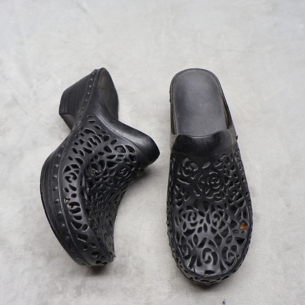 Dansko Womens 9.5 EU40 Pippa Clogs Black Floral Cutout Rubber Slip On Mules